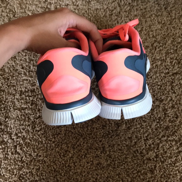 Nike Free Dark Grey and Coral Shoes - Picture 3 of 8